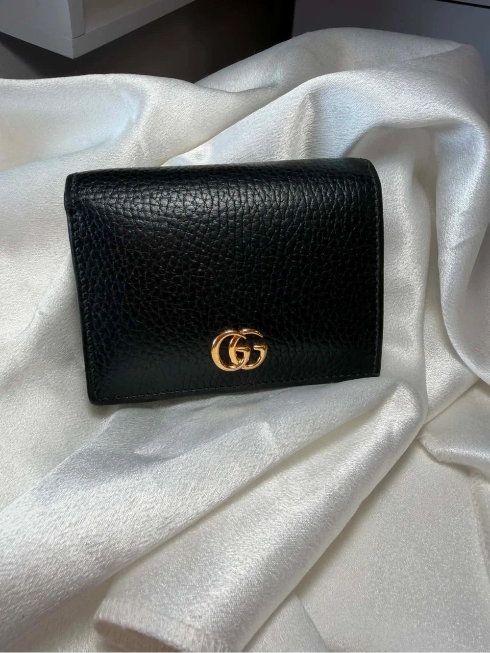 100% Authentic Gucci Black Leather GG Marmont Card Case with Gold Hardware